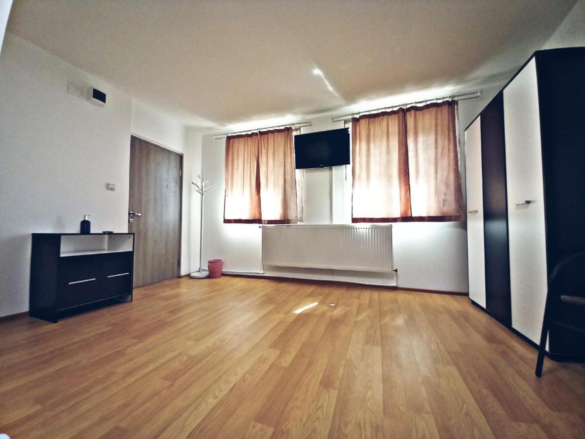 Camere In Regim Hotelier 布拉索夫 外观 照片