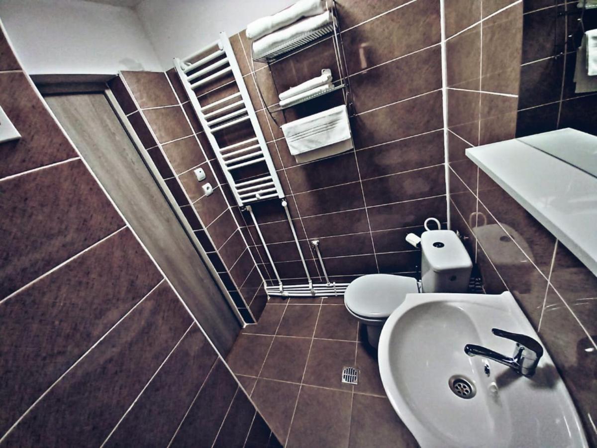 Camere In Regim Hotelier 布拉索夫 外观 照片